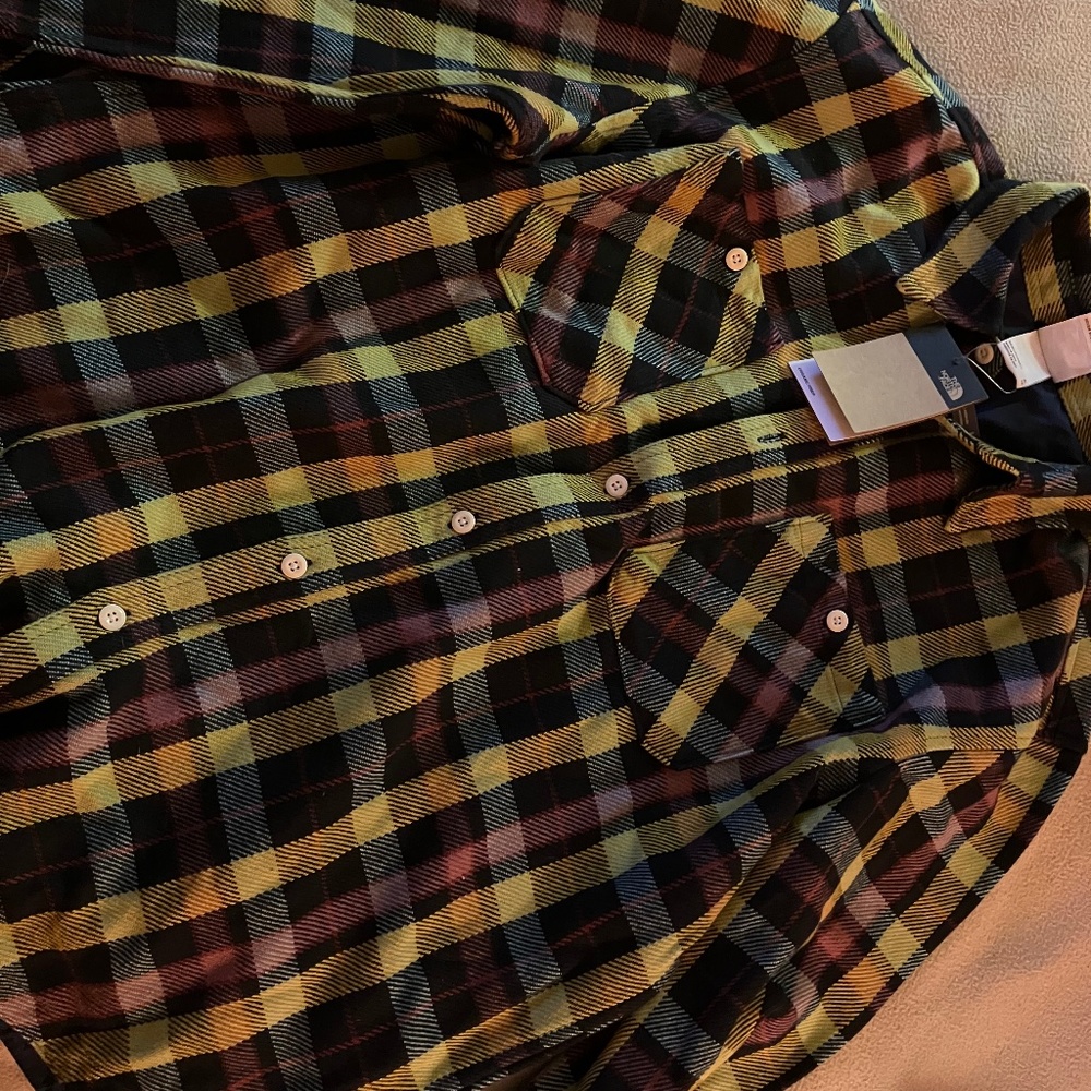 BRAND NEW FLANNEL NORTHFACE W/ TAGS NEVER WORN!!